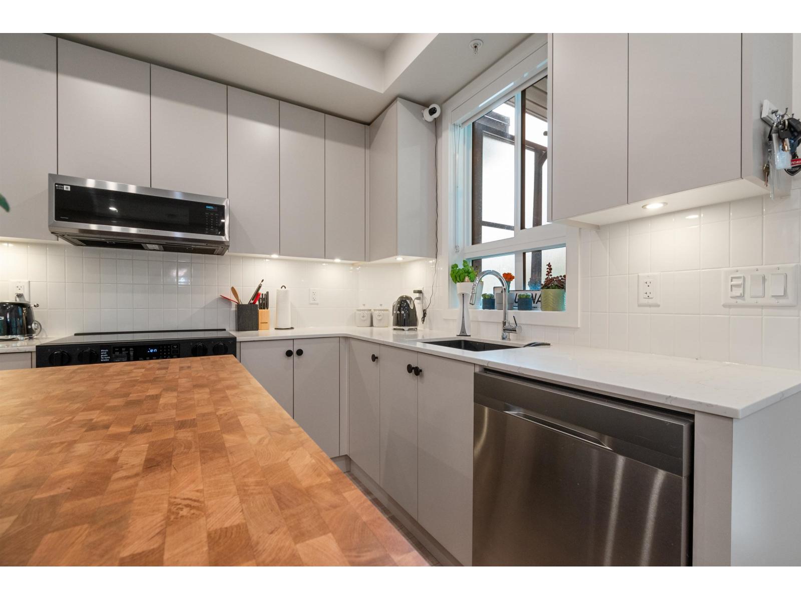 103 45511 Campus Drive, Garrison Crossing, Chilliwack, British Columbia  V2R 6K8 - Photo 3 - R3085043