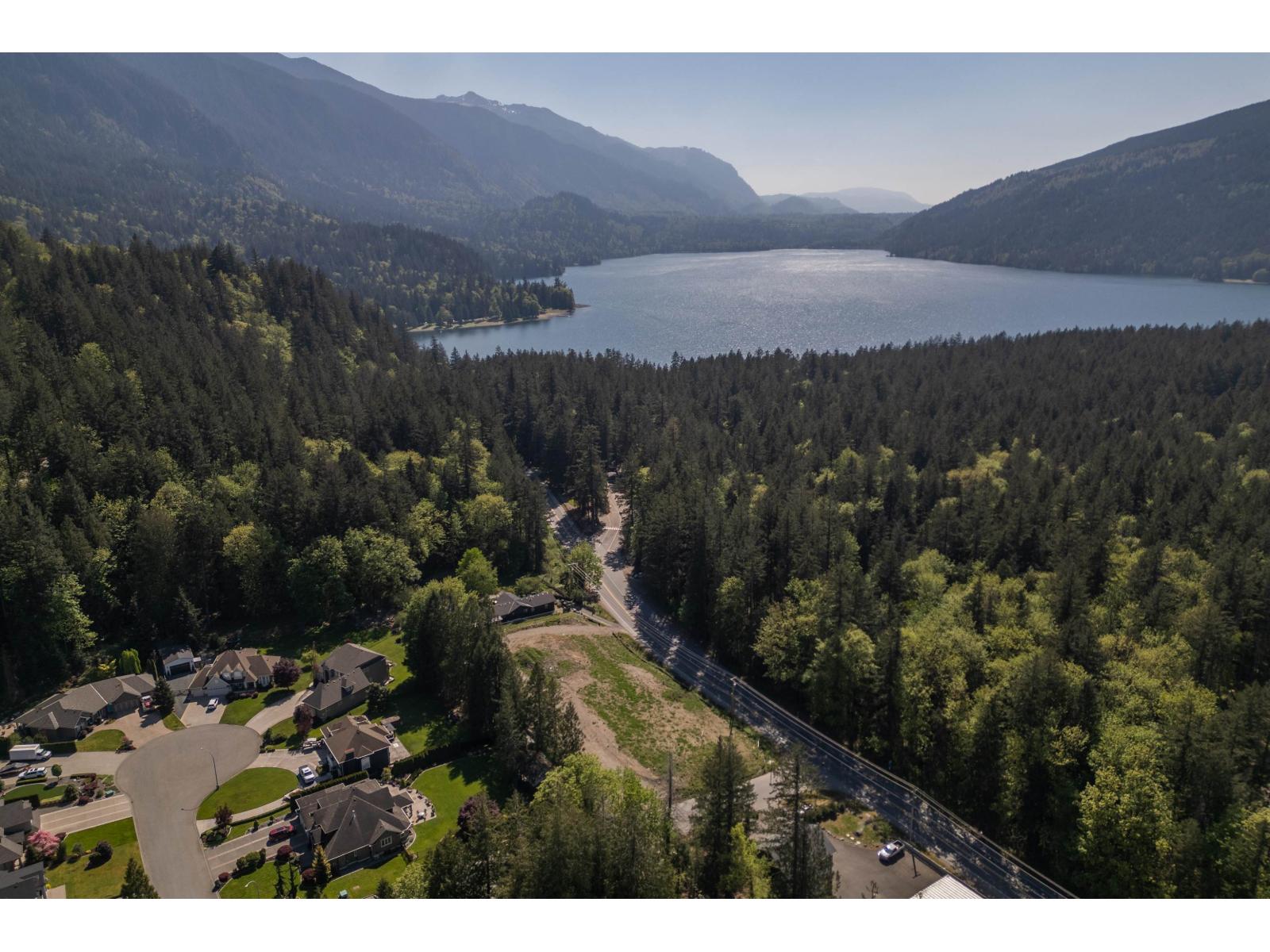 3636 Columbia Valley Road, Cultus Lake North, Cultus Lake, British Columbia V2R 5A3 - Photo 10 - R3115798