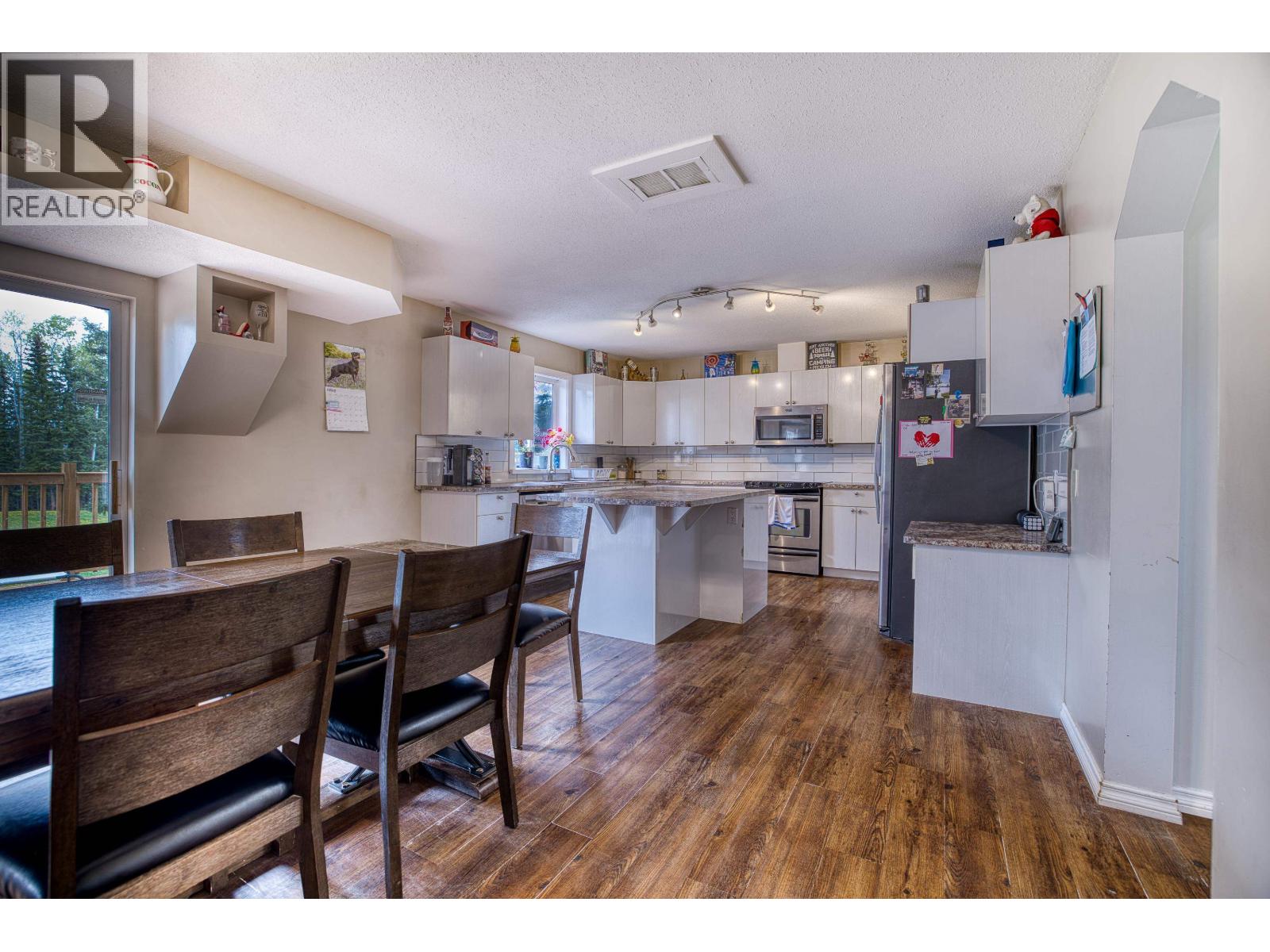 6341 Wolfe Road, 100 Mile House, British Columbia  V0K 2E3 - Photo 10 - R3120934