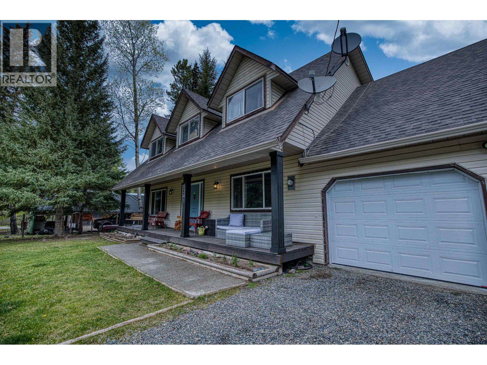 6341 Wolfe Road, 100 Mile House, British Columbia  V0K 2E3 - Photo 2 - R3120934