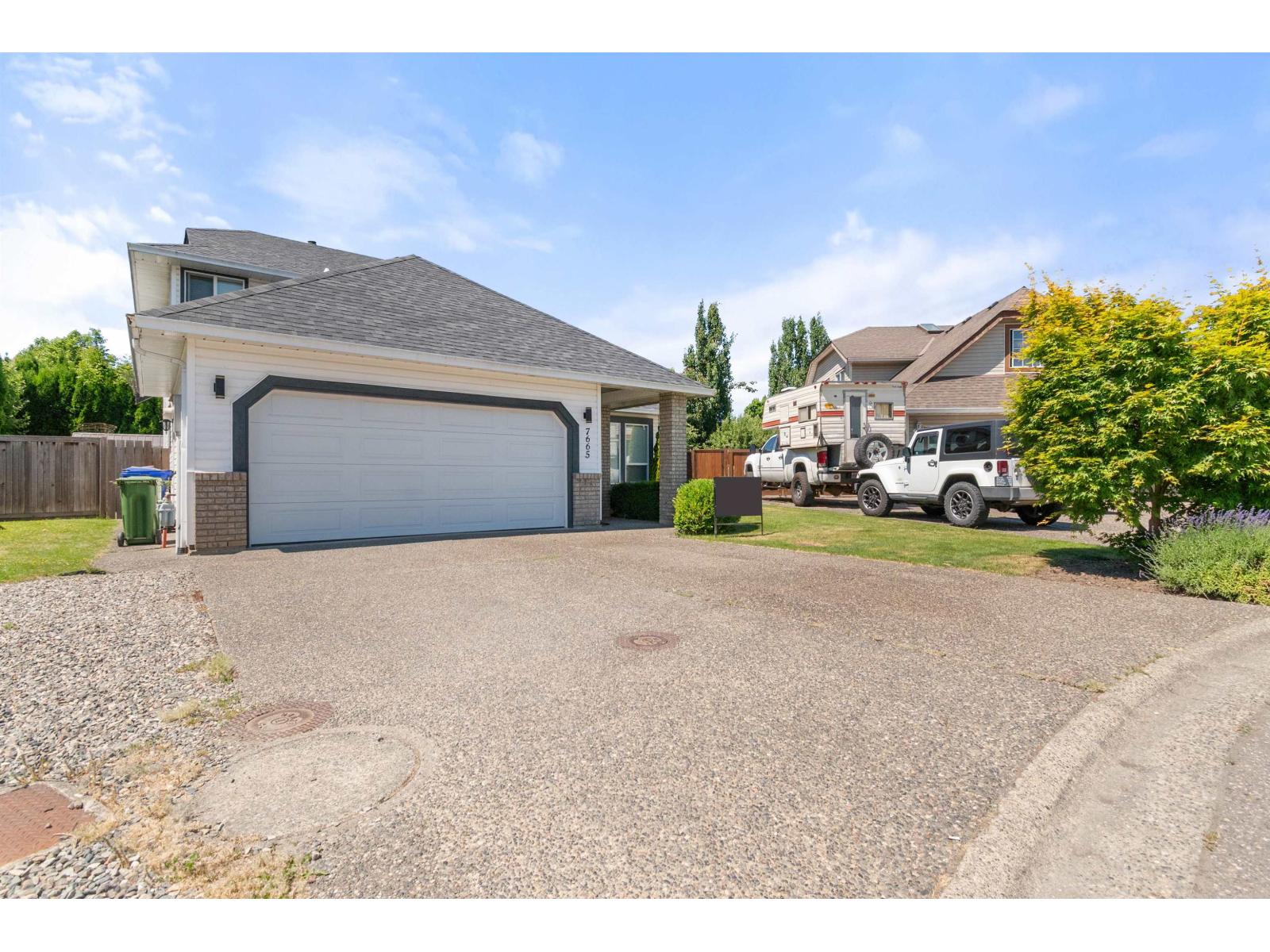 7665 Sapphire Drive, Sardis West Vedder, Chilliwack, British Columbia  V2R 3A7 - Photo 2 - R3130555