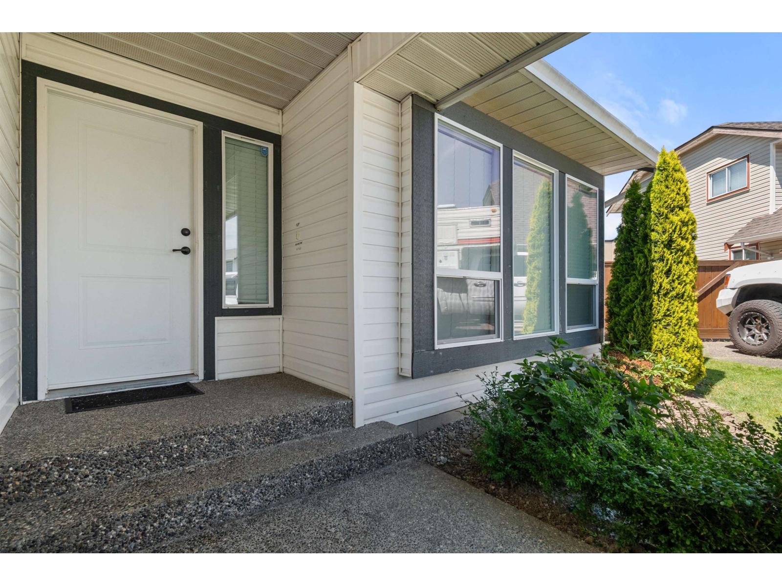 7665 Sapphire Drive, Sardis West Vedder, Chilliwack, British Columbia  V2R 3A7 - Photo 4 - R3130555