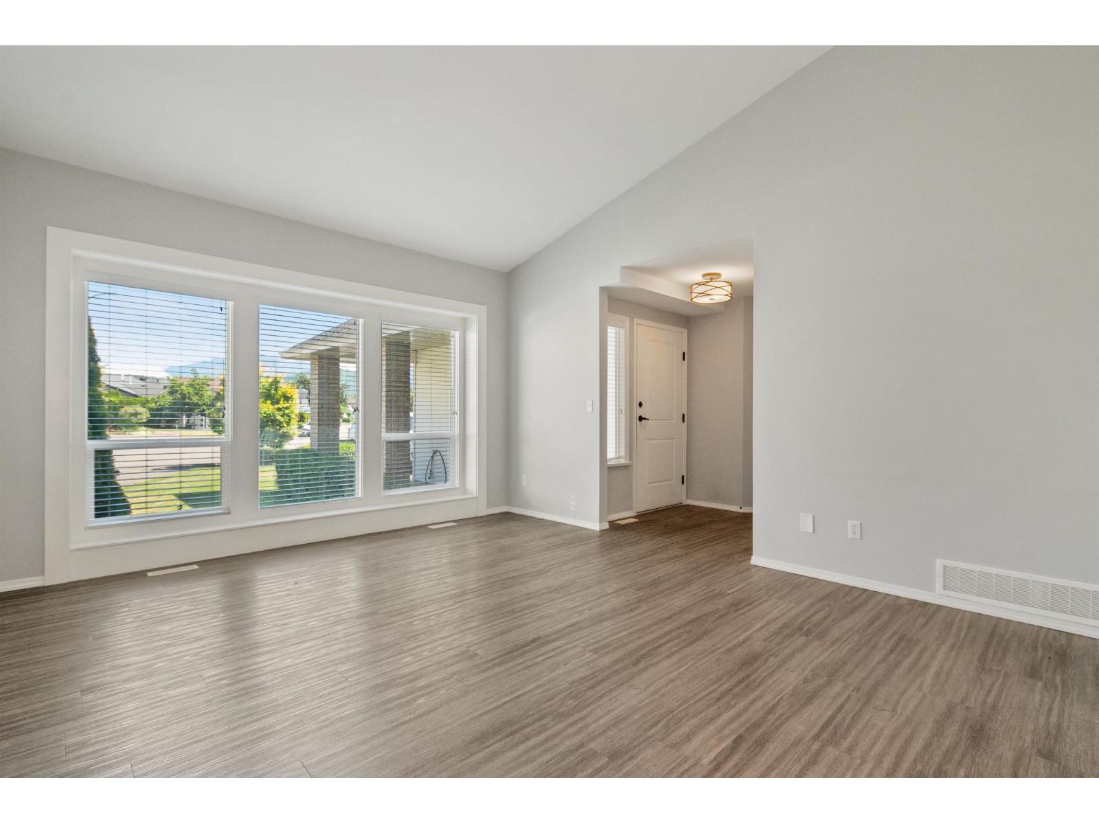 7665 Sapphire Drive, Sardis West Vedder, Chilliwack, British Columbia  V2R 3A7 - Photo 5 - R3130555