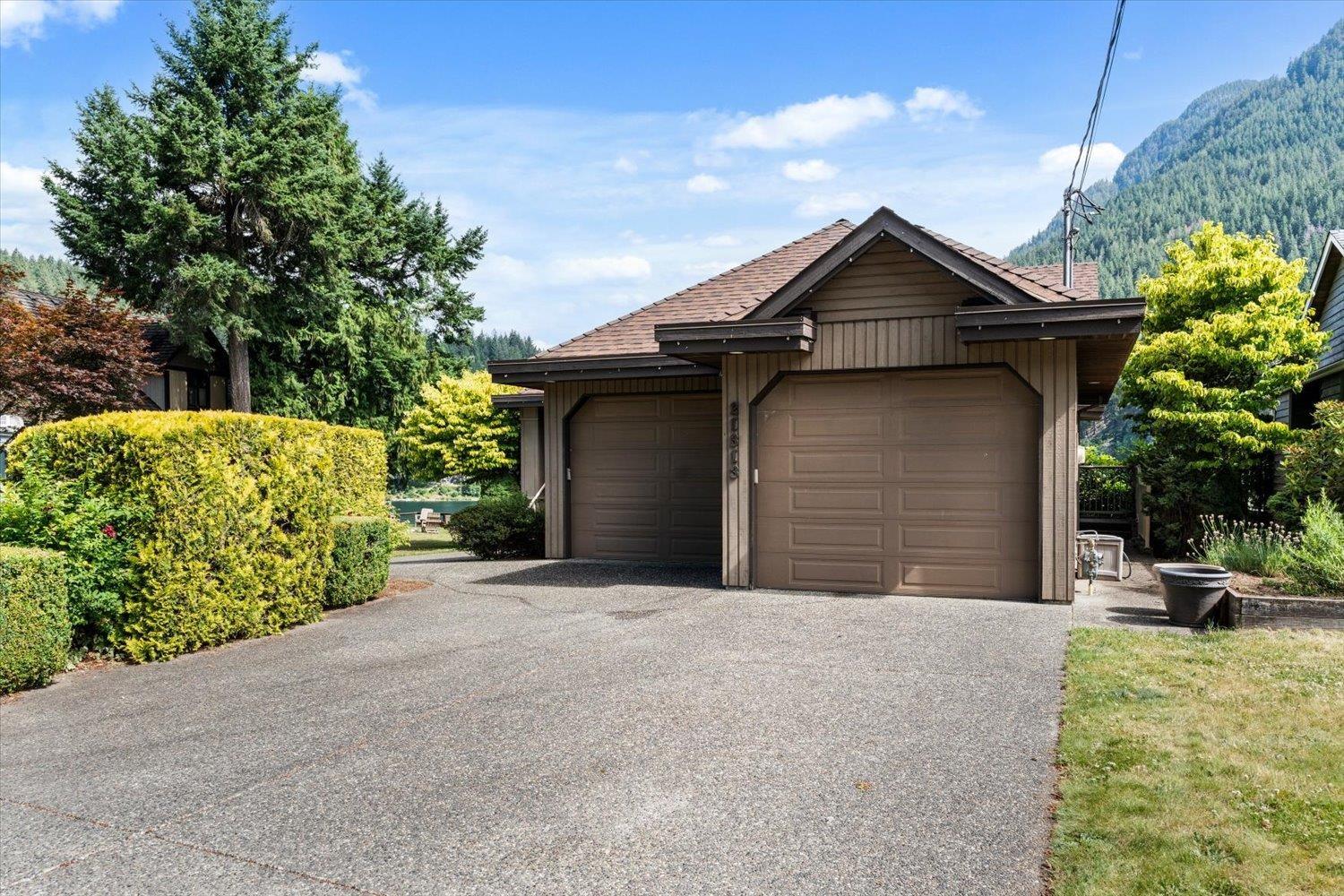 21313 Lakeview Crescent, Kawkawa Lake, Hope, British Columbia  V0X 1L1 - Photo 2 - R3141112