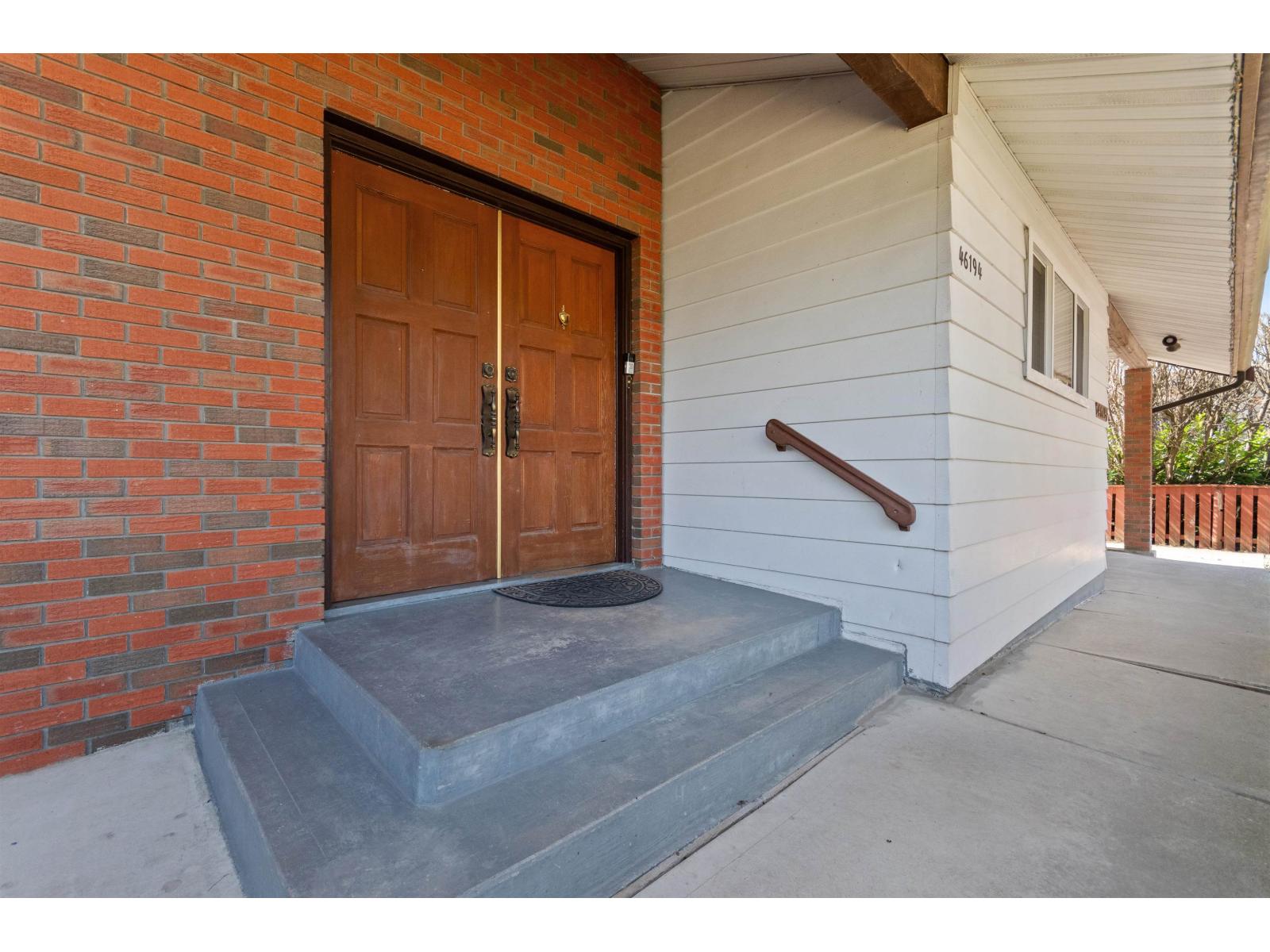 46194 Greenwood Drive, Sardis East Vedder, Chilliwack, British Columbia  V2R 4C8 - Photo 3 - R3154871