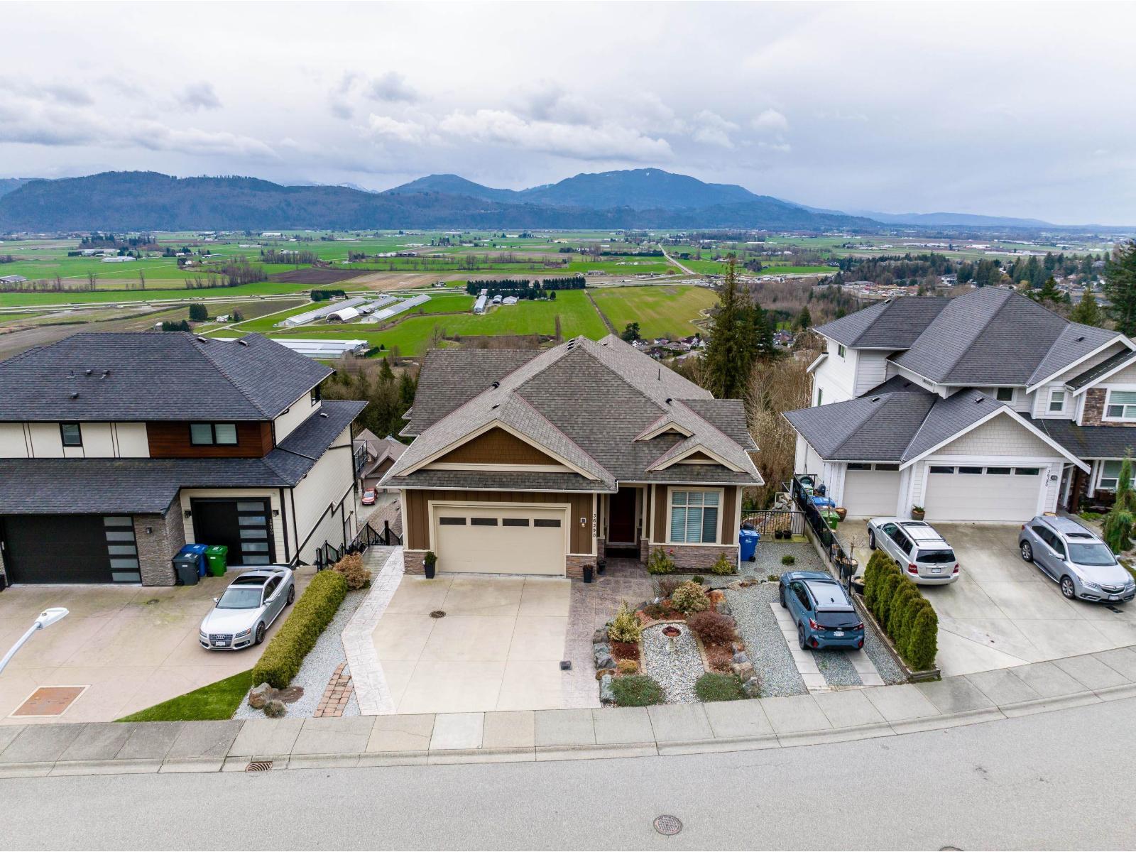 36390 Epworth Court, Abbotsford, British Columbia  V3G 0B2 - Photo 2 - R3160484